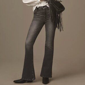 MOTHER The Weekender Fray Jeans in Night Shadow. Size 31.  Frayed hem.